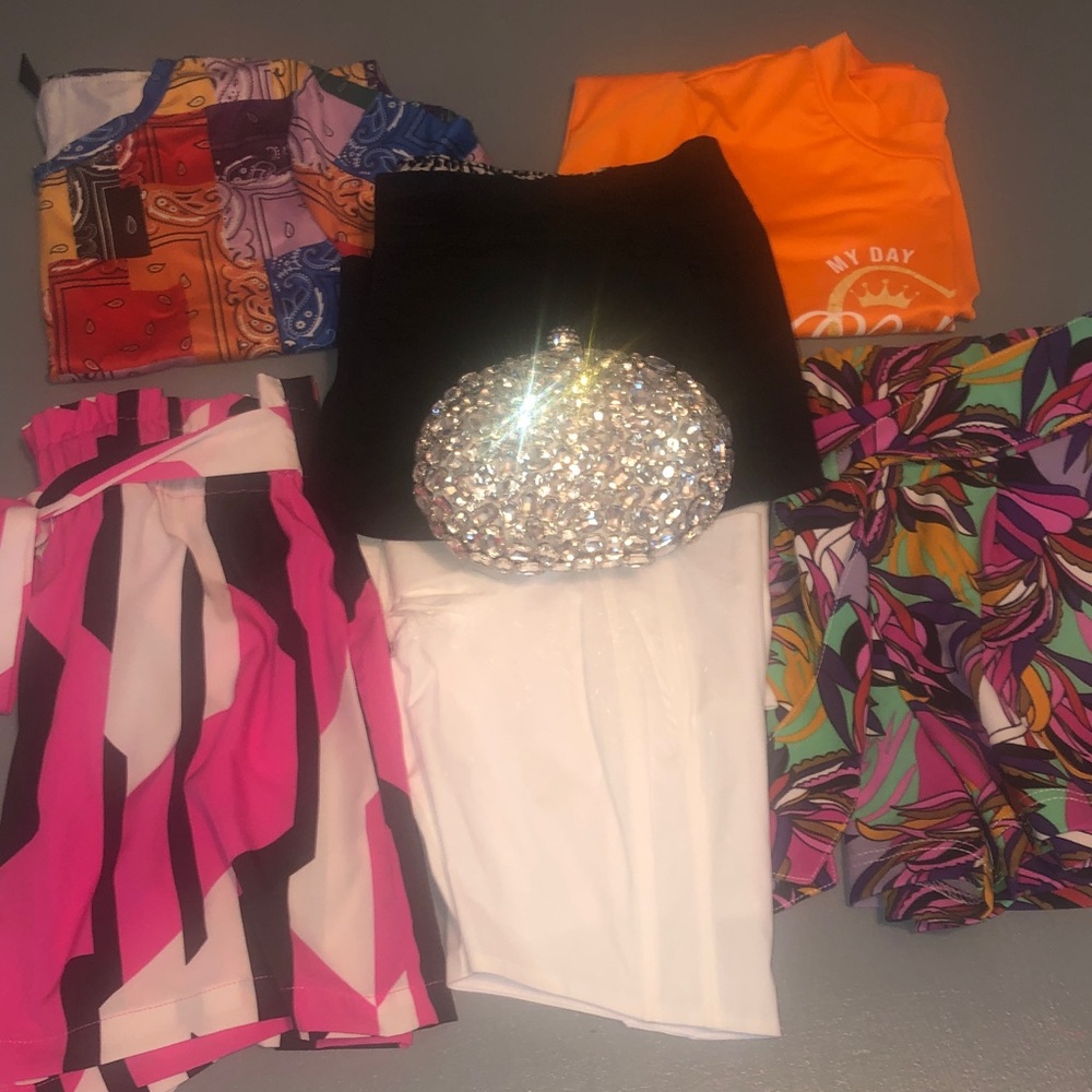 BUNDLED SUMMER-END SALE
6-Pcs Dresses, Top, Shorts,
and a Designer Clutch Bag